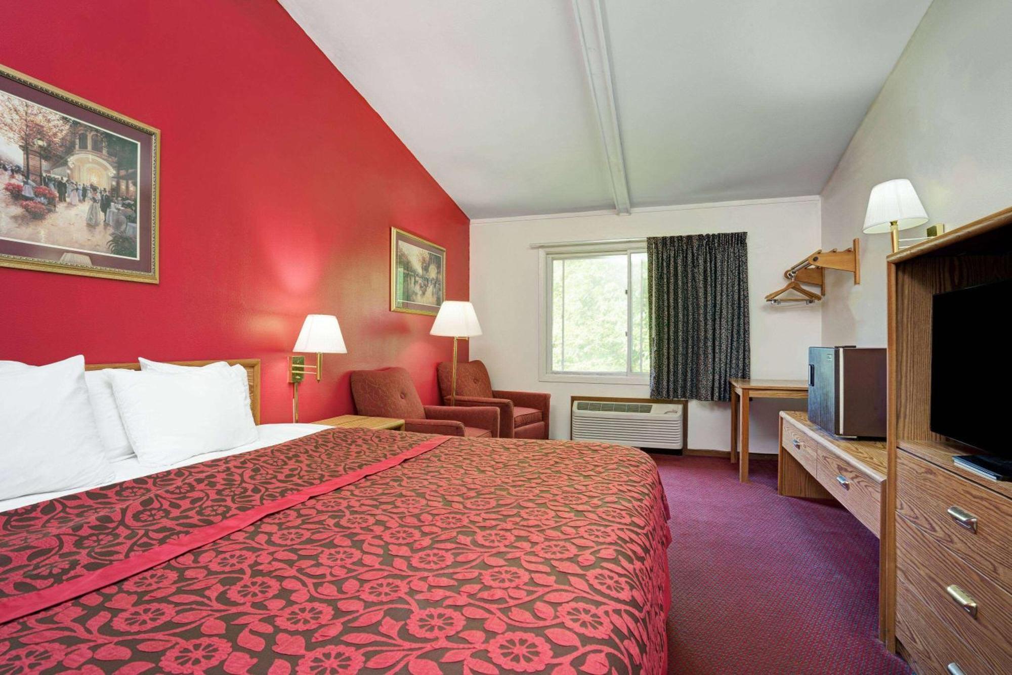 Travelodge By Wyndham רד ווינג מראה חיצוני תמונה