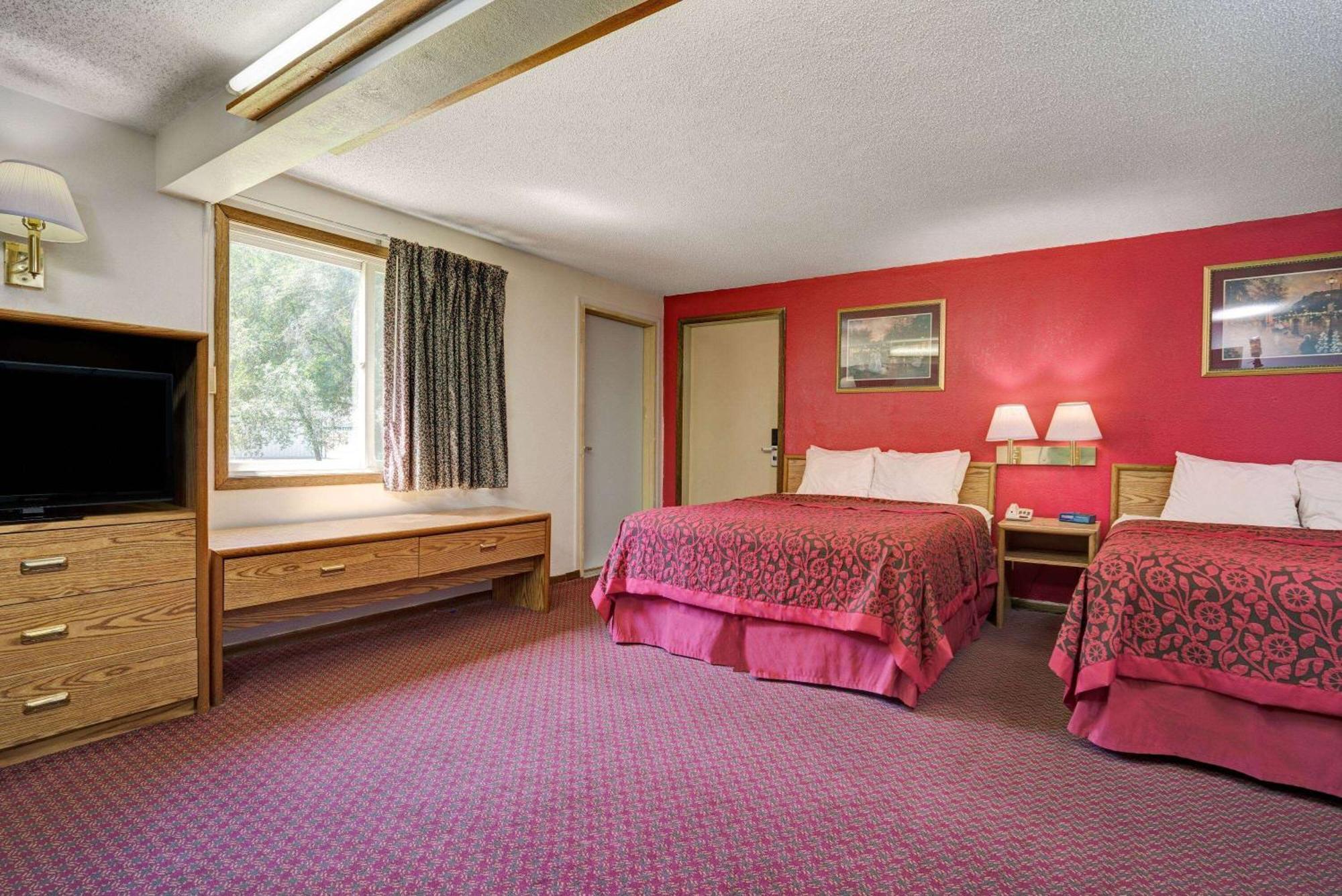 Travelodge By Wyndham רד ווינג מראה חיצוני תמונה