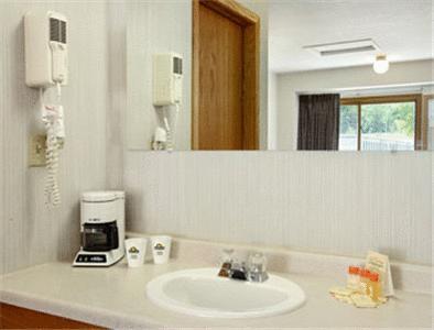 Travelodge By Wyndham רד ווינג חדר תמונה